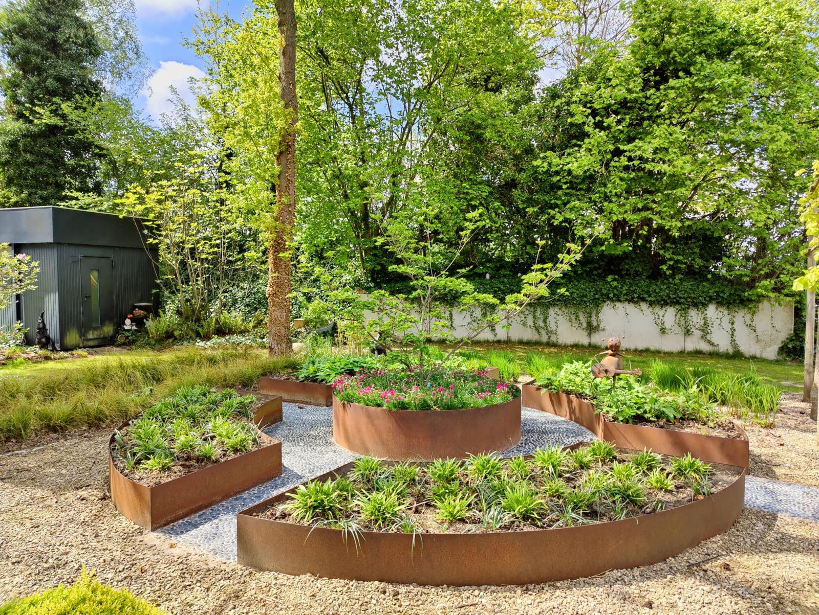 Cortenstaal Bloembak | Cortenstaal Afboording | Cortenstaal Plantenbak | Cortenstaal Kruidenrek | Cortenstaal Vuurhaaard | Cortenstaal Vuurschaal | Cortenstaal Brievenbus | Cortenstaal Waterelement | Cortenstaal Vijver