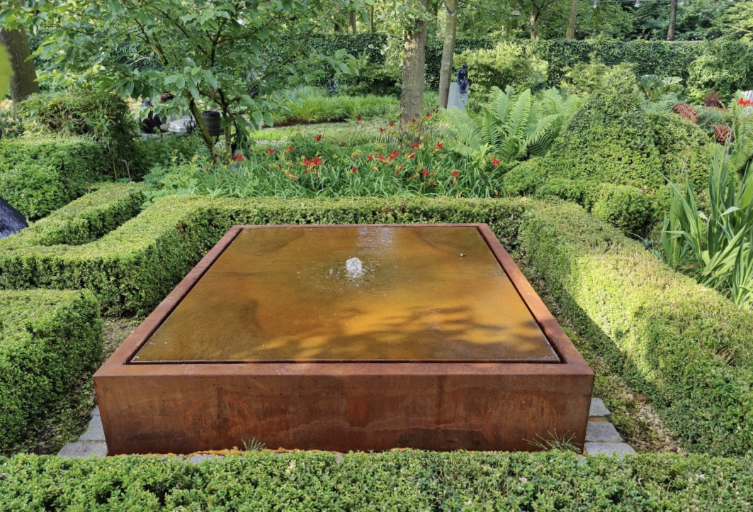 Cortenstalen waterelement | Cortenstaal in de tuin | Waterelementen vervaardigd van cortenstaal | Vlaeminck Plaatbewerking | West-Vlaanderen | 8730 Beernem