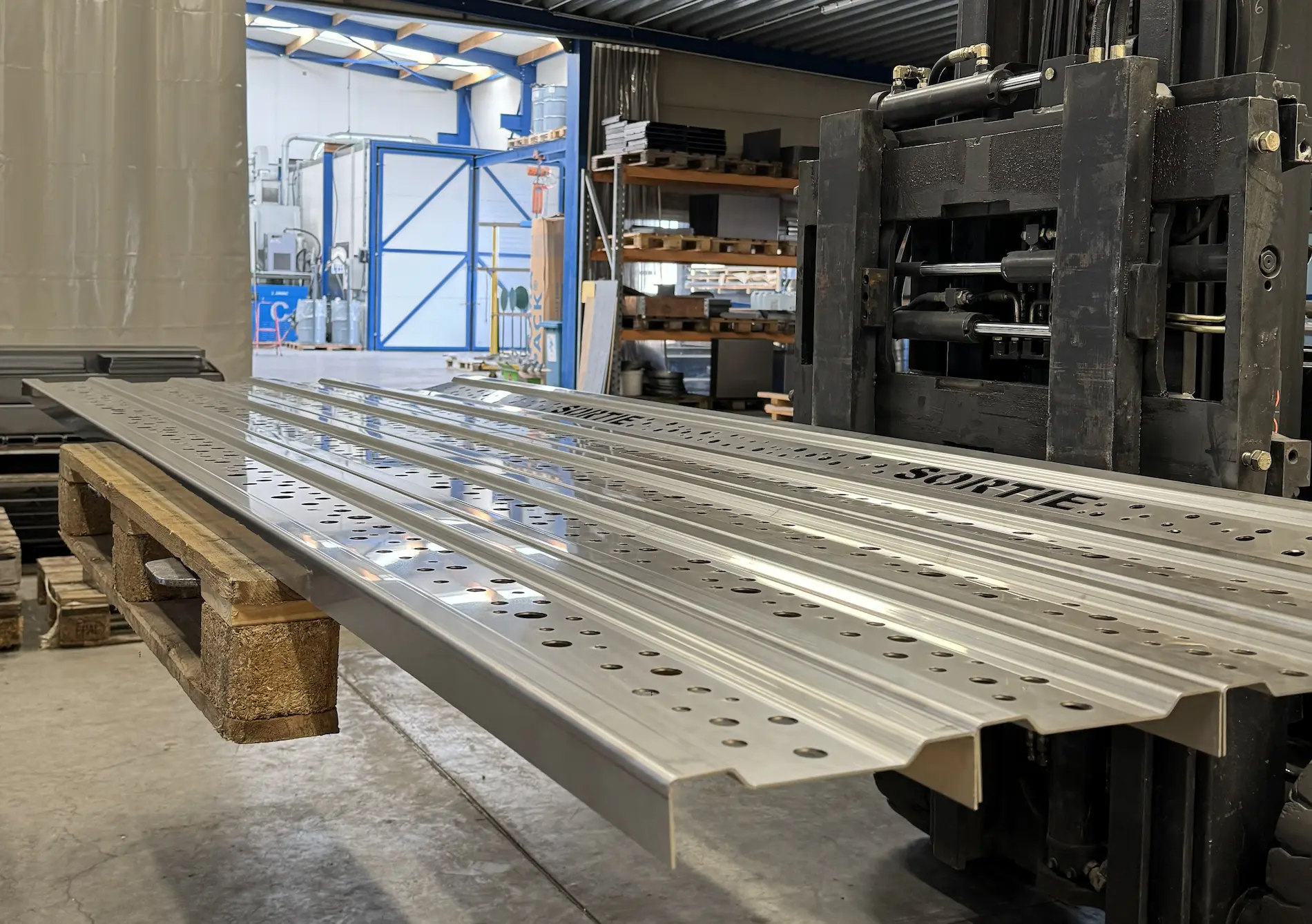 geplooide-traponderdelen-rvs-inox Geplooide inox onderdelen op maat vervaardigd voor een duurzame en elegante trapafwerking.Geplooide inox onderdelen op maat vervaardigd voor een duurzame en elegante trapafwerking.