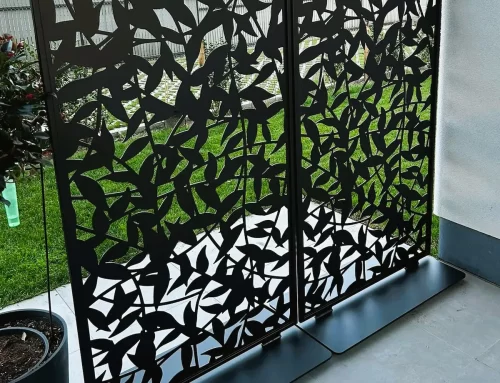Tuinafscherming op maat met decoratief motief